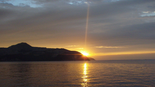さあ、夜が明けてまいりました。雨なんか降りそうになかったけど・・・。