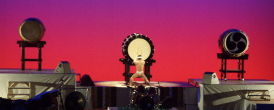 メインの四尺太鼓に村下さん