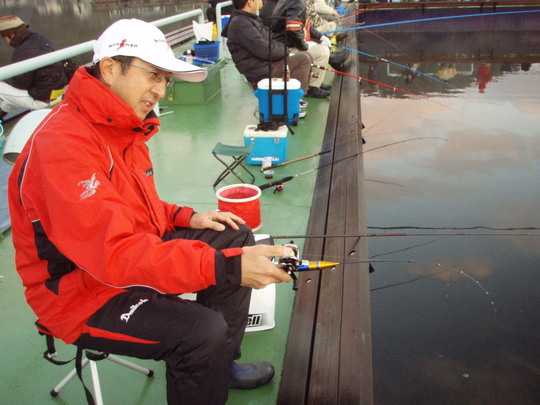 ギルが多いな〜、巣をつついたかな〜