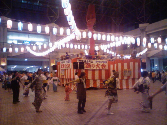 楽しい盆踊り。