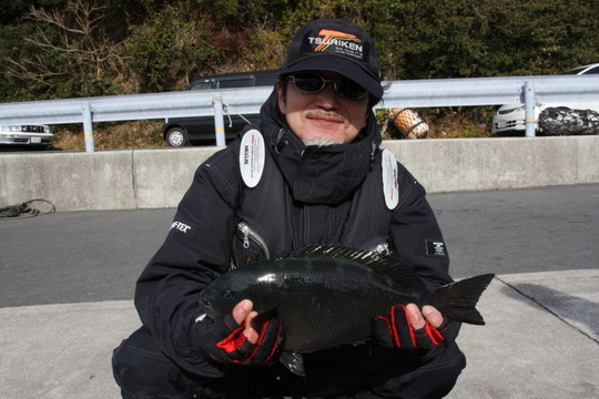 しかし、うちの倶楽部の山本さんまんじゅうで昼過ぎに一発ど〜んと