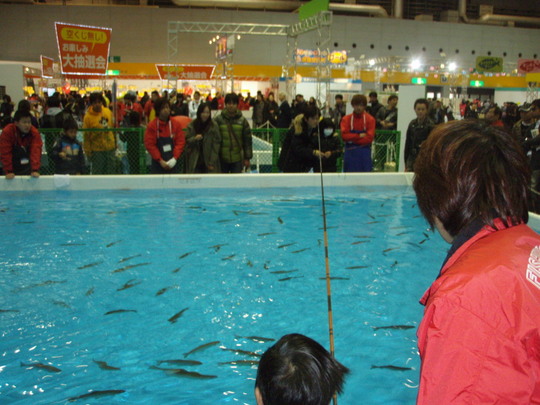 子供に大人気のマス釣り場。きっと大人もはまります。