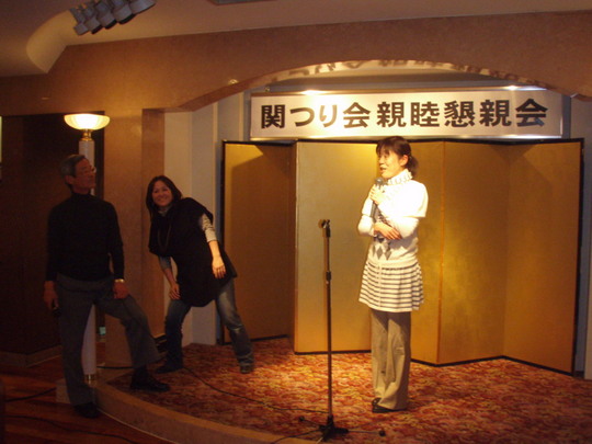 カミサンも何やら話してますが・・・。