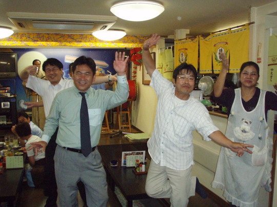 宴は徐々に盛り上がり出しました。