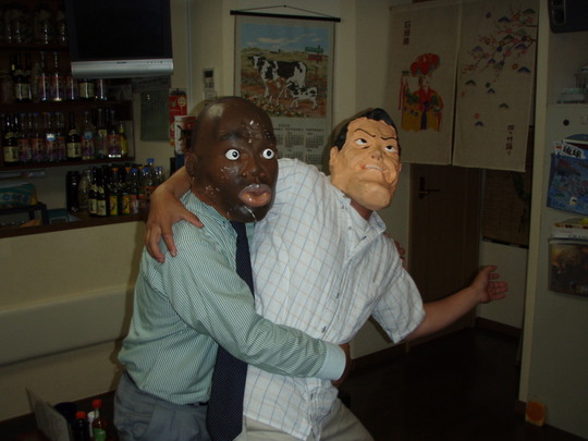 なぜか覆面も登場します。ボボさんとアントキノ猪木さんです