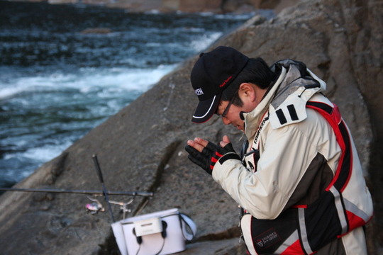 ¤Þ¤º¤Ï¼ê¤ò¹ç¤ï¤µ¤Ê¤¤¤È»Ï¤Þ¤ê¤Þ¤»¤ó¡£¤É¤¦¤¾°Â¤é¤«¤Ë¡¦¡¦¡£