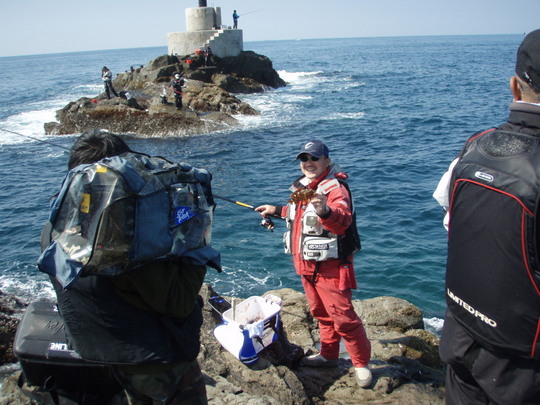 安田さんはヘチを狙って・・・