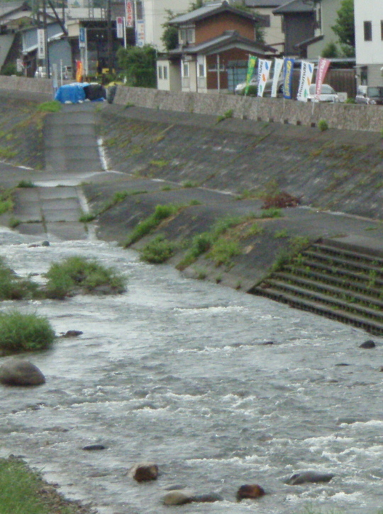 追☆星おとり店の前、ここでなでしこジャパン見てました。
