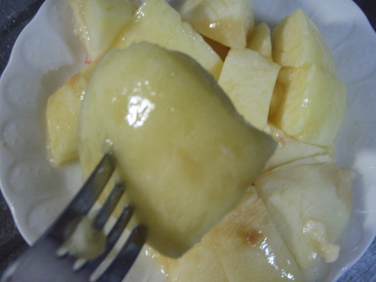 食べたらもっとあま〜い。口の中で溶けて行きました。白桃はすごい!!。天然スイーツ。最高のデザート。