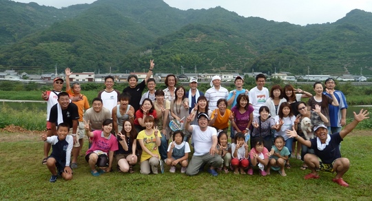 帰る間際、半分の人数になりましたが記念撮影。