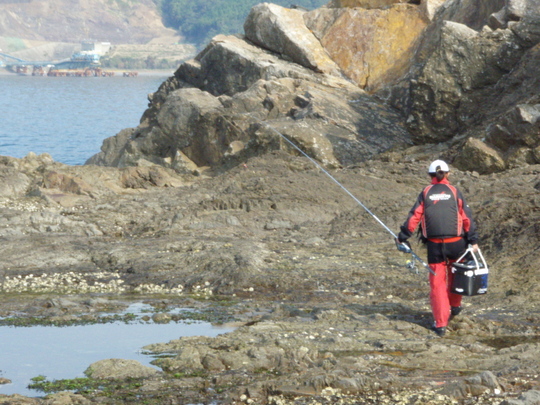 ちょっとここで磯伝いの場所移動