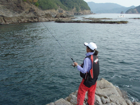 カミサンがすかさず同じところに投げ入れます