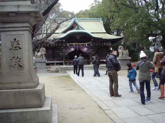地元の神社は人も少なく思う存分願い事は唱えられます。