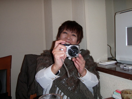 おっと藤原さんは今はやりのミラーレス1眼ですね。私もほしい。。