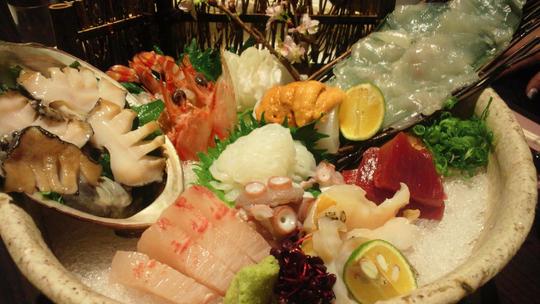 いつもの店に釣りと食を楽しむ仲間で集まりました。