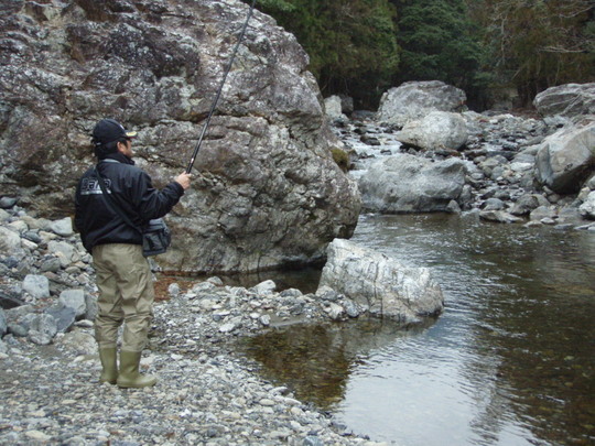 清流はマイナスイオンもあって癒されます
