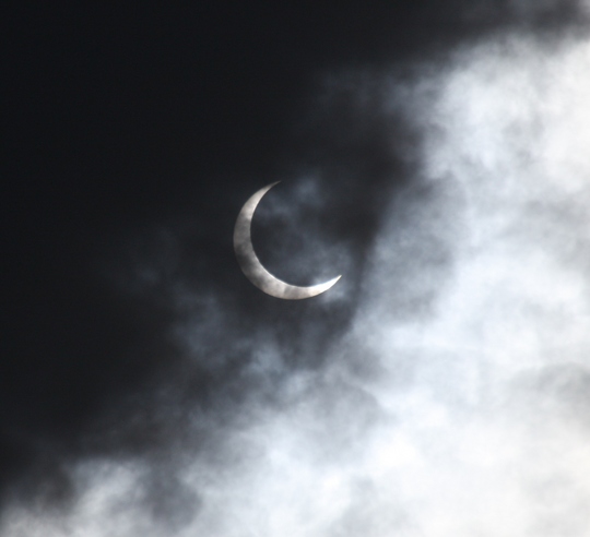 厚い雲が薄れてきて少しづつ見えてきました