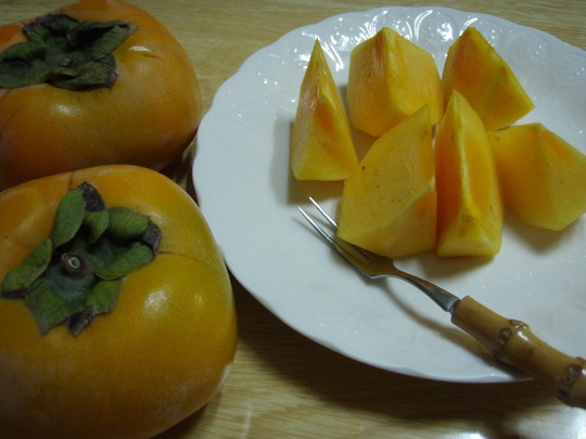 和歌山の釣友からいただきました平種柿。種はありません。