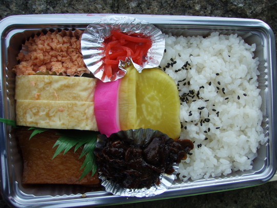 先代から変わらないきちんとしたお弁当。