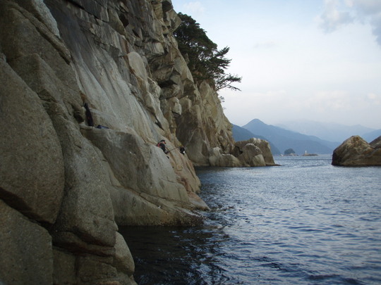 壁の高場と地。穴の周りです。