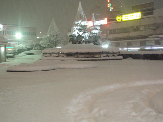 駅前はさらに積雪を増し