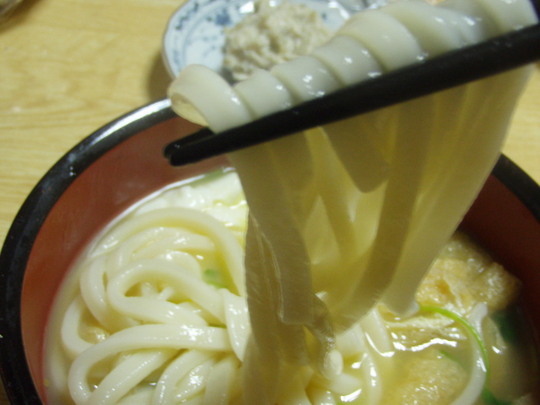 甘味があってコシがあるけどかたくなく、滑りのいい麺