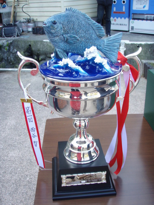 見事な優勝カップ