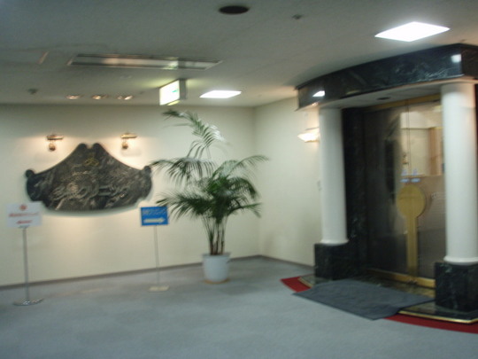 ここはクリニック。ホテルのような入口です。