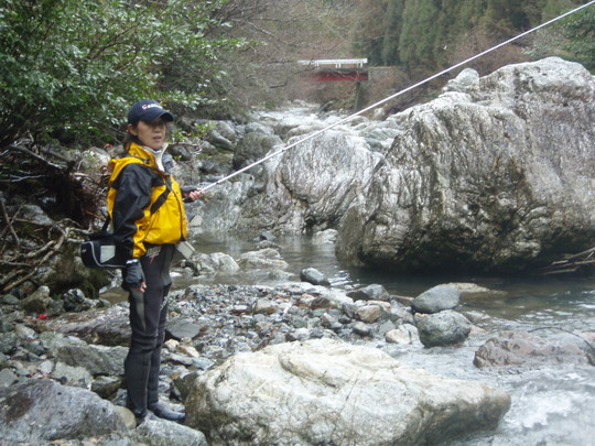 目立たないように黄色い合羽