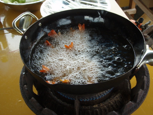 えび天を作っているところです。
