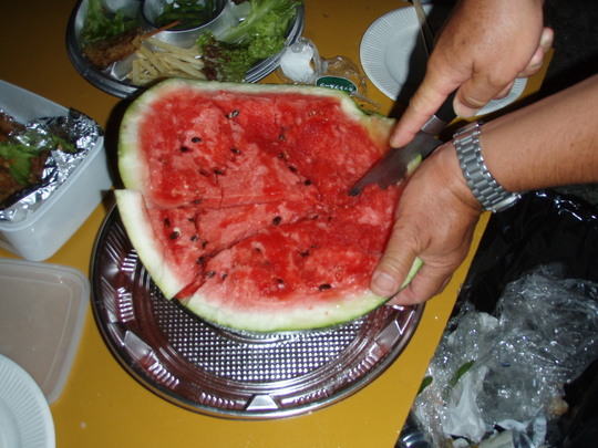 仕上げのデザートはスイカです。