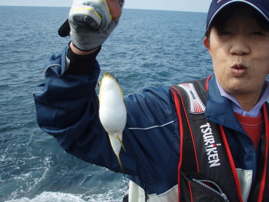 これはフグが釣れた時の顔、フグバイバイがほしいでしょ。