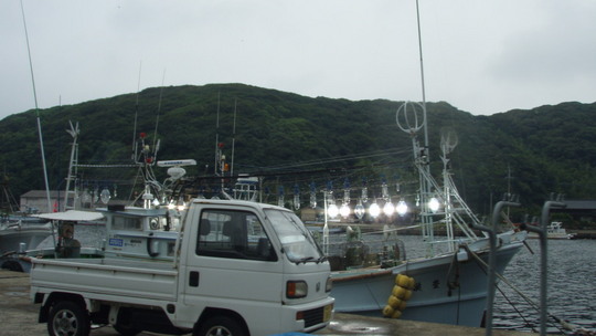 船に灯りがともります。