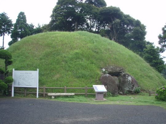 「風土記の丘」の横に横穴式円墳の掛木古墳があります。大きい方です。