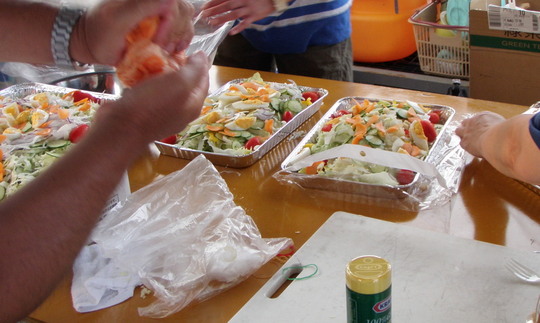 今回うちはサラダ担当です。