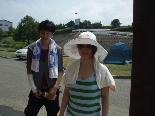 地鳥、三浦の女の子と一三屋の彼です