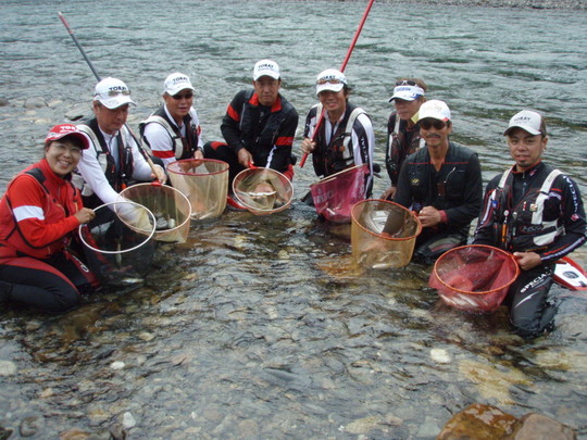 ¤ß¤ó¤Ê¤ÇµÇ°»£±Æ¤Ç¤¹¡£¶ÌÌÖ¤ÎÃæ¤ËÀФâÆþ¤Ã¤Æ¤Þ¤·¤¿¤±¤É¡¦¡¦¡¦¡£