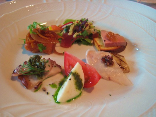 とりどりの前菜です。どれも美味しそう