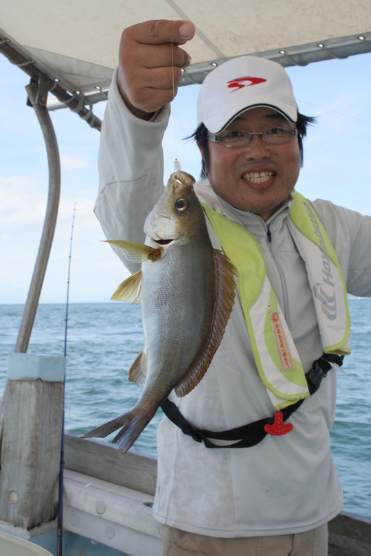 イサギを上げてどや顔の山口さん