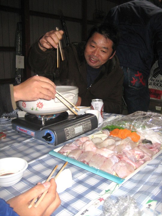 美味しいてっちりには、次々と手が伸びて、あっていう間になくなりました