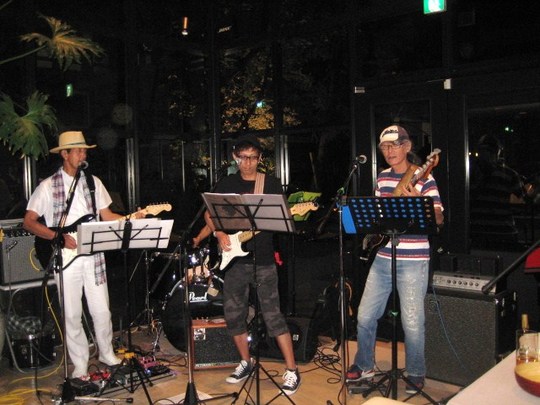 芦屋のちょい悪おやじ?。左端が長田伸一郎さん、かっこいいですね