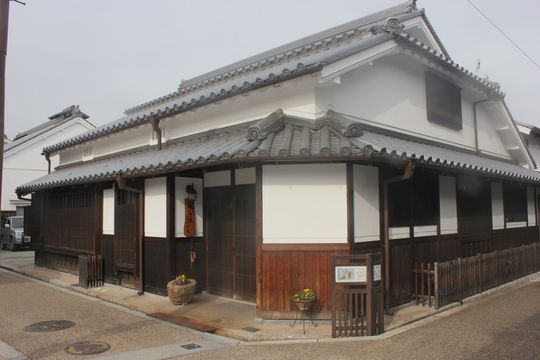 しゃれた建物は、琴三弦教室