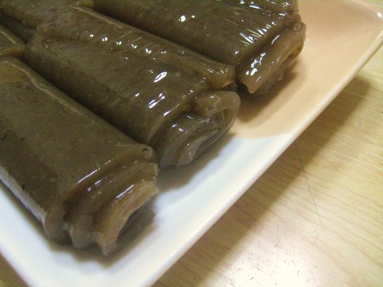 板状のものをくるくる巻いてあります