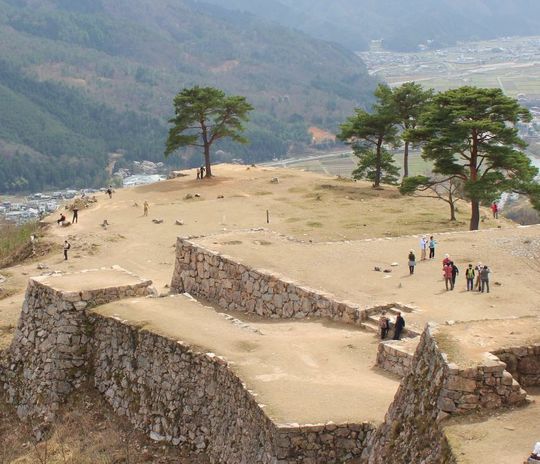 よお、こんなところにお城を築いたな!。それが正直な感想でした